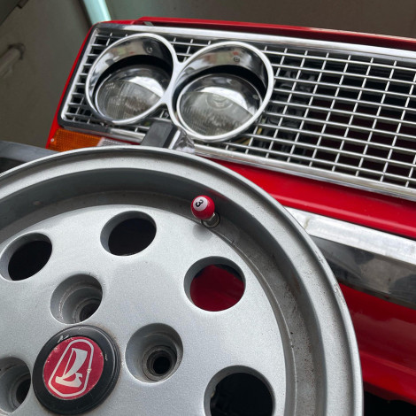 Колпачок ниппеля - голубой глаз - комплект Колпачок ниппеля - голубой глаз - комплект