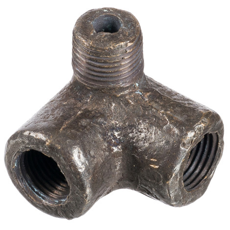 Тройник трубопровода к шкворню ЦСС - ГАЗ 21 - угловой Тройник трубопровода к шкворню ЦСС - ГАЗ 21 - угловой